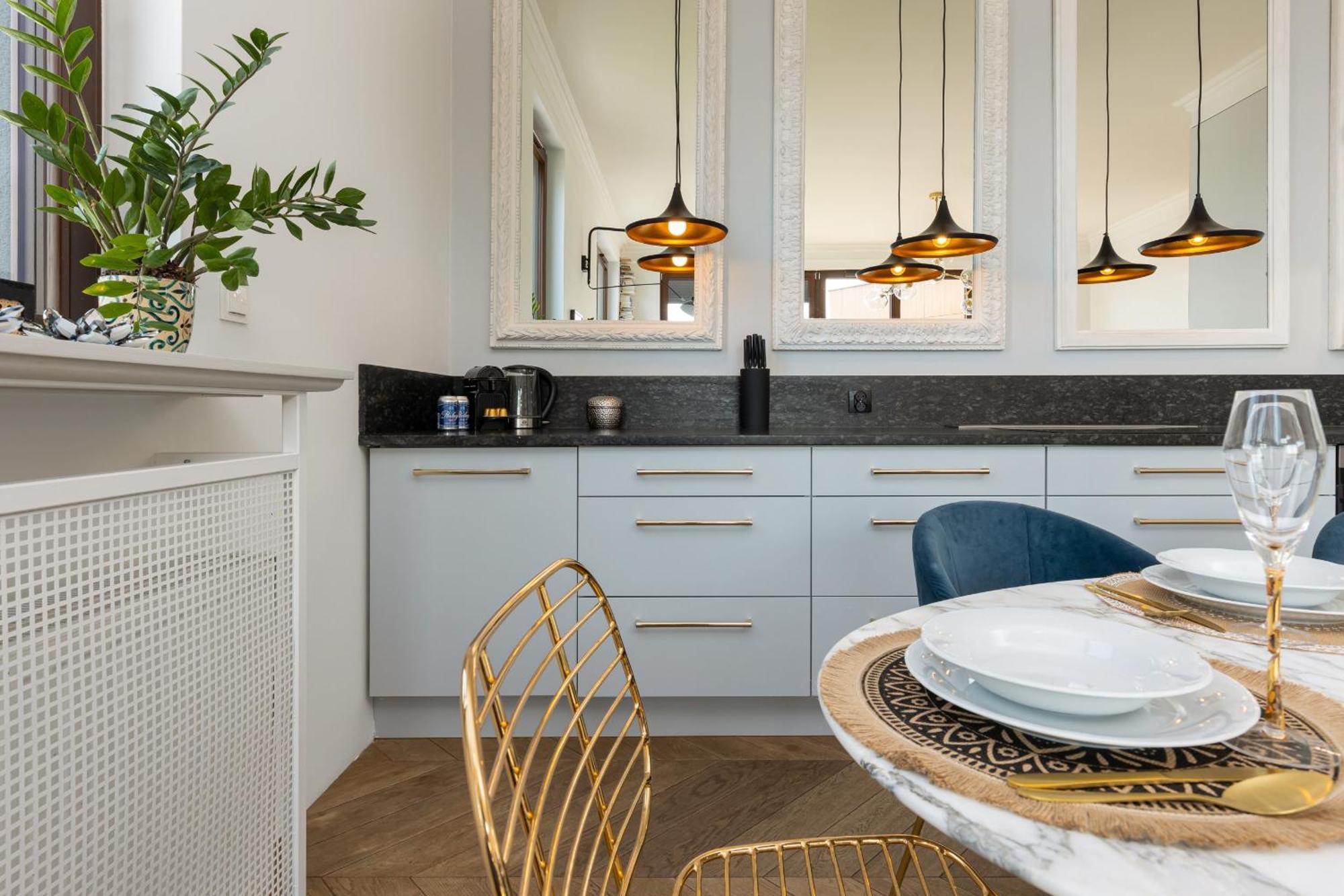 Royal Garden Apartment In Wilanow By Renters Prestige ワルシャワ エクステリア 写真